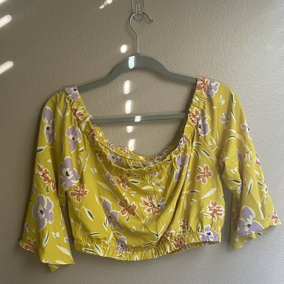 NEW BCBGENERATION Off the Shoulder Yellow Floral Crop Top Medium Spring Boho A11 - Picture 4 of 6
